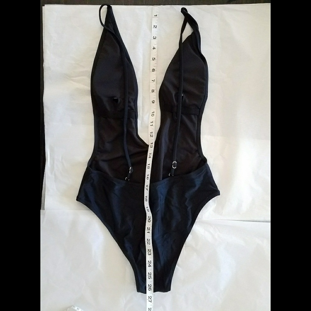 LAST CHANCE One piece plunging neck swimsuit - Picture 4 of 4